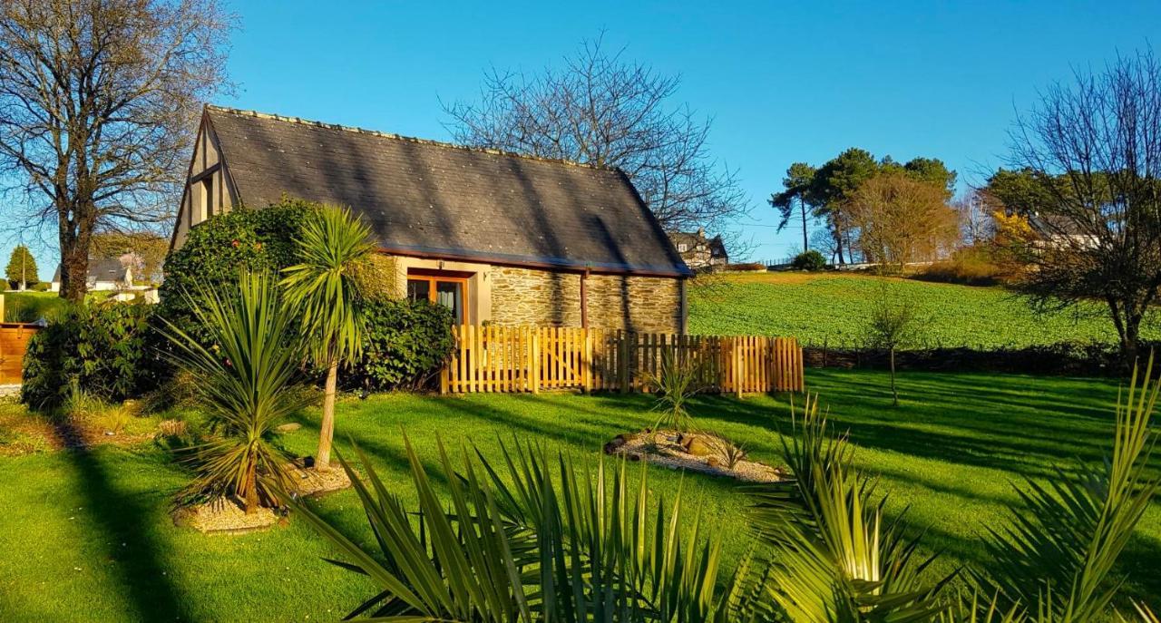Le Vieux Moulin Gites - Detached Cottage With Garden Views And Pool Guégon エクステリア 写真