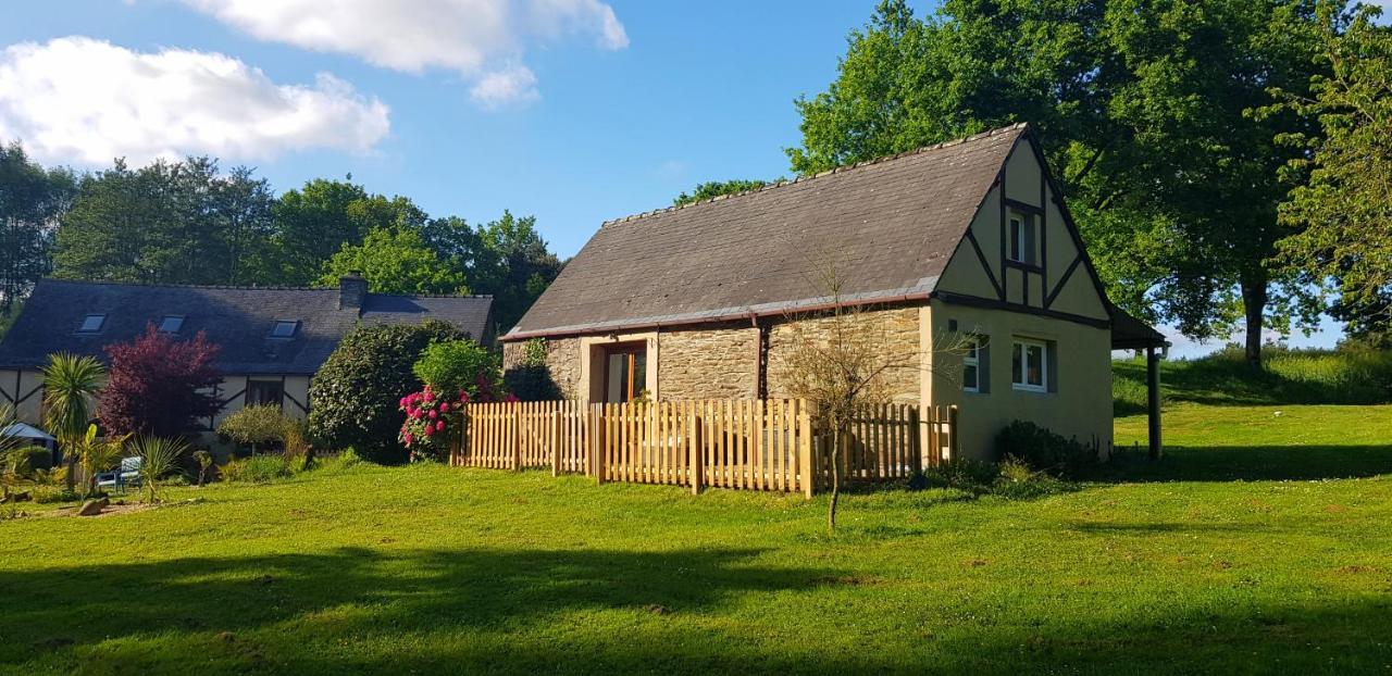 Le Vieux Moulin Gites - Detached Cottage With Garden Views And Pool Guégon エクステリア 写真