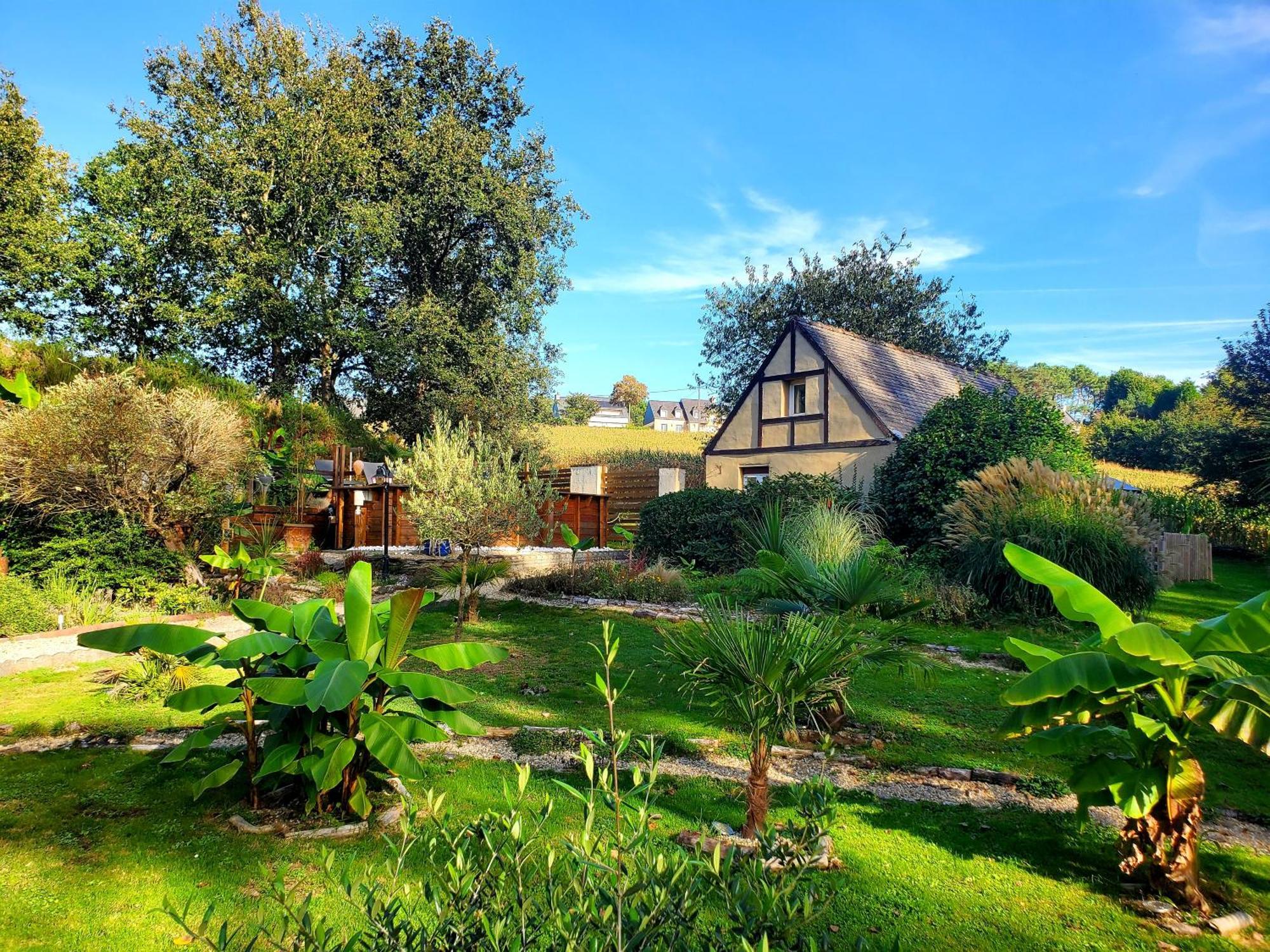 Le Vieux Moulin Gites - Detached Cottage With Garden Views And Pool Guégon エクステリア 写真