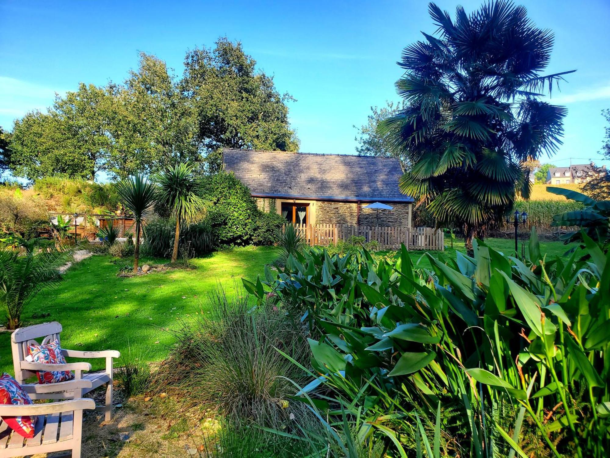 Le Vieux Moulin Gites - Detached Cottage With Garden Views And Pool Guégon エクステリア 写真
